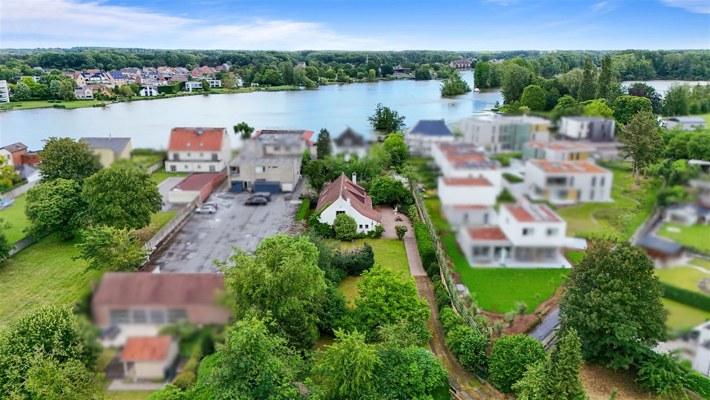 Luchtopname van een woning met drone