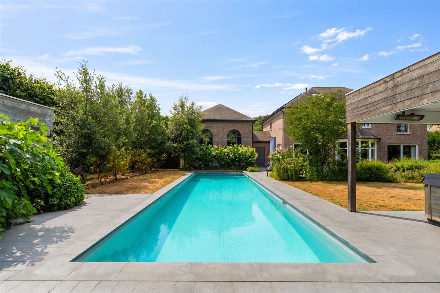 Villa met zwembad en terras